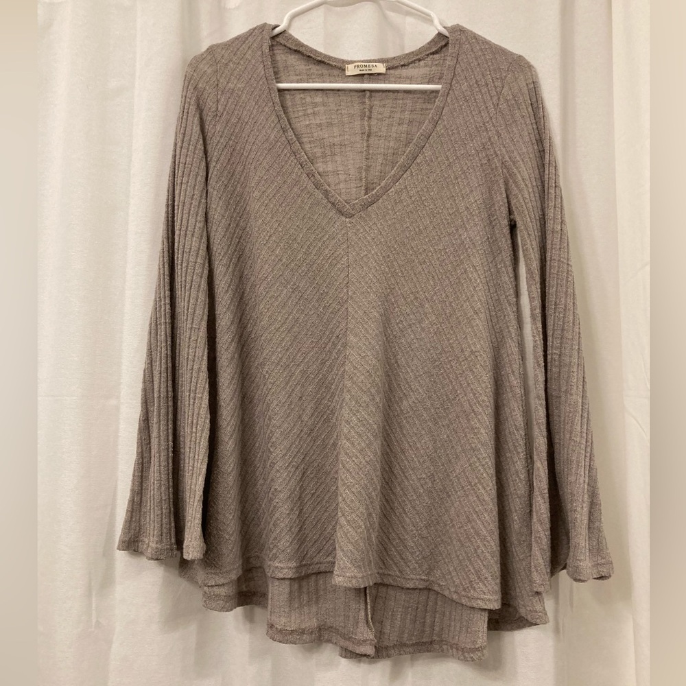 Beige Bell Sleeve V-neck long sleeve Promesa shirt size small/medium